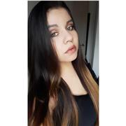 Me defino como una profesora dinámica, paciente y cercana, que adapta cada clase al ritmo y necesidades del estudiante.